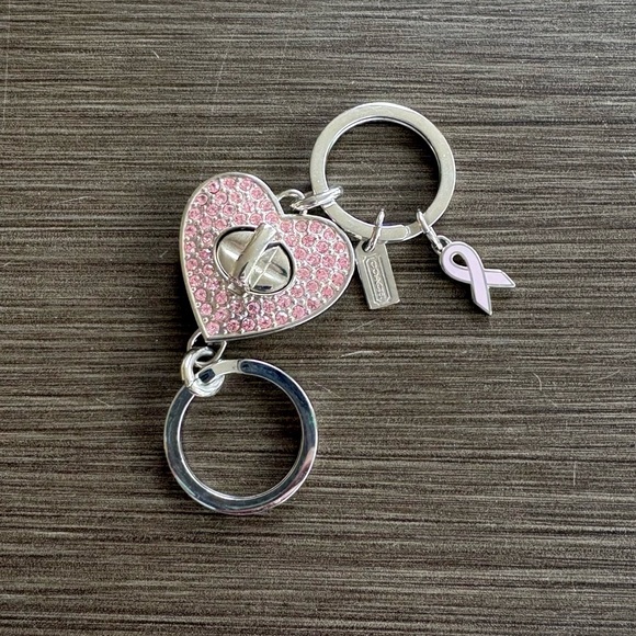 Coach Pink Crystal Heart Turnlock Valet Keychain Crystal 2008 - Picture 3 of 10
